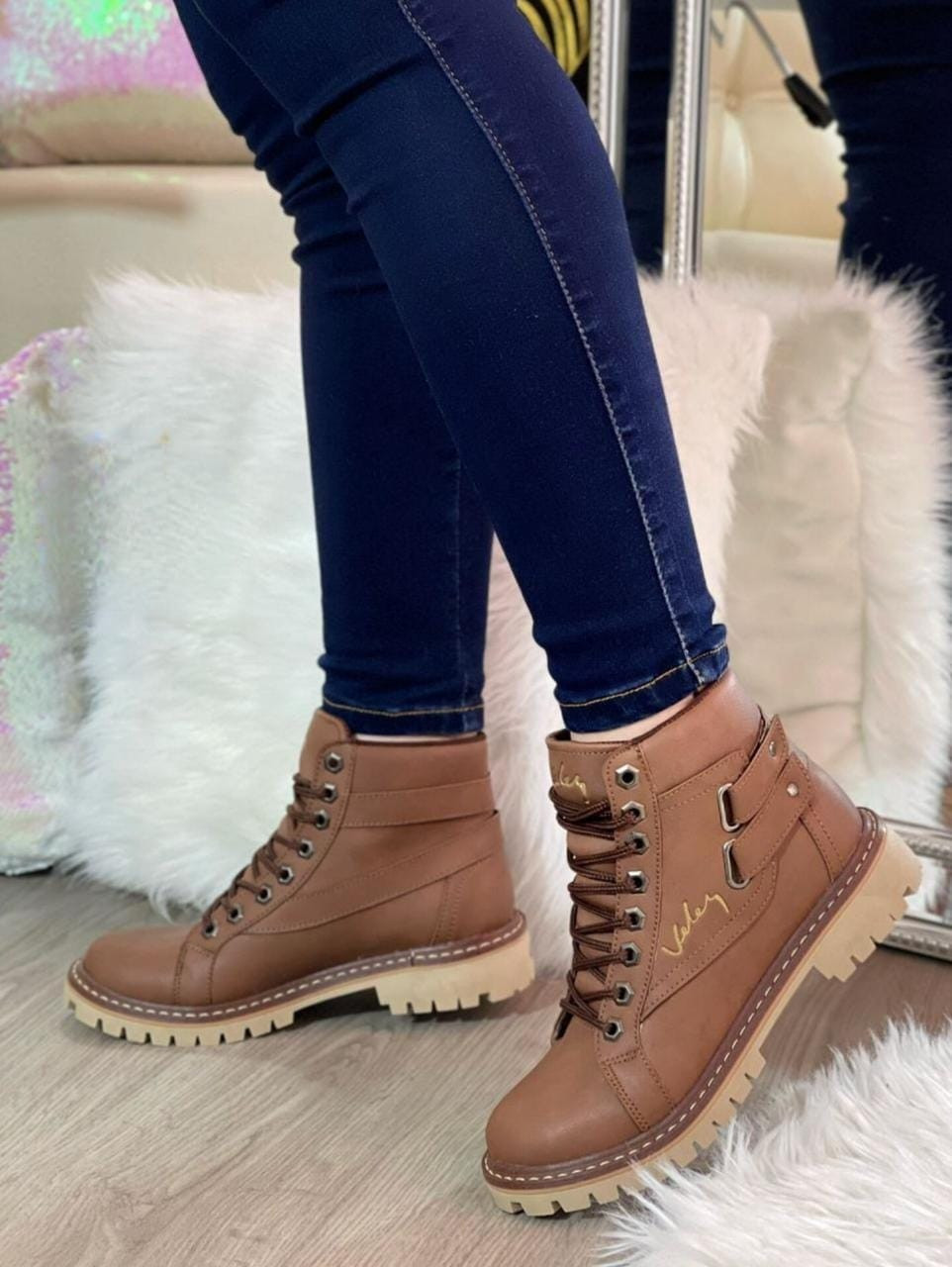 BOTA VELEZ DOBLE CORREA + CAJA